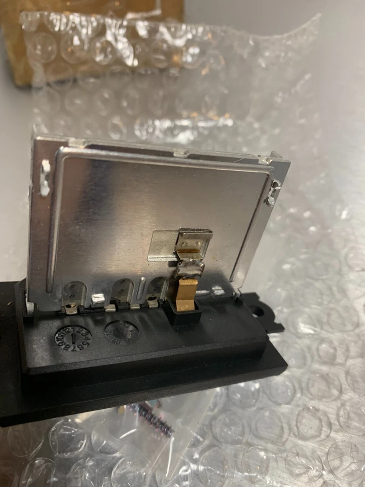 Résistance ORIGINAL moteur ventilateur d'air chauffage Dodge Journey 68038192AA - Imagem 2 de 4