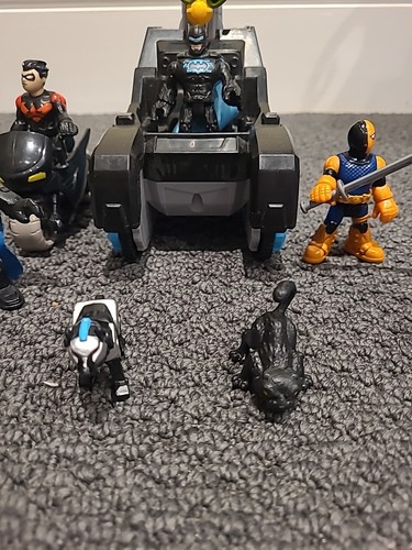 Imaginext -Bat-Tech Tank - Batman, Nightwing, Bike, Robin, Deathstroke, Catwomen - Picture 4 of 4