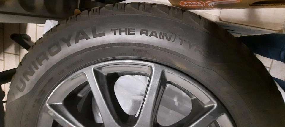 Satz Uniroyal-Winterreifen 165/70R14*T auf Rial Alu-Felgen (z.B. Citigo e) - Bild 4 von 4