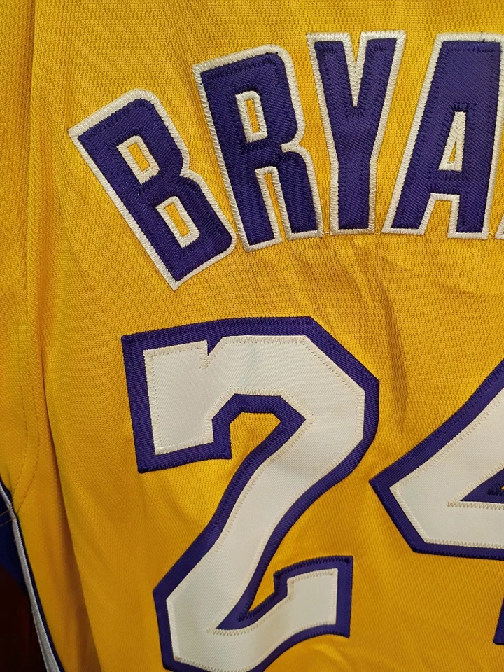 Camiseta vintage Adidas Kobe Bryant Los Angeles Lakers #24 cosida oro amarillo... Foto 4 de 4
