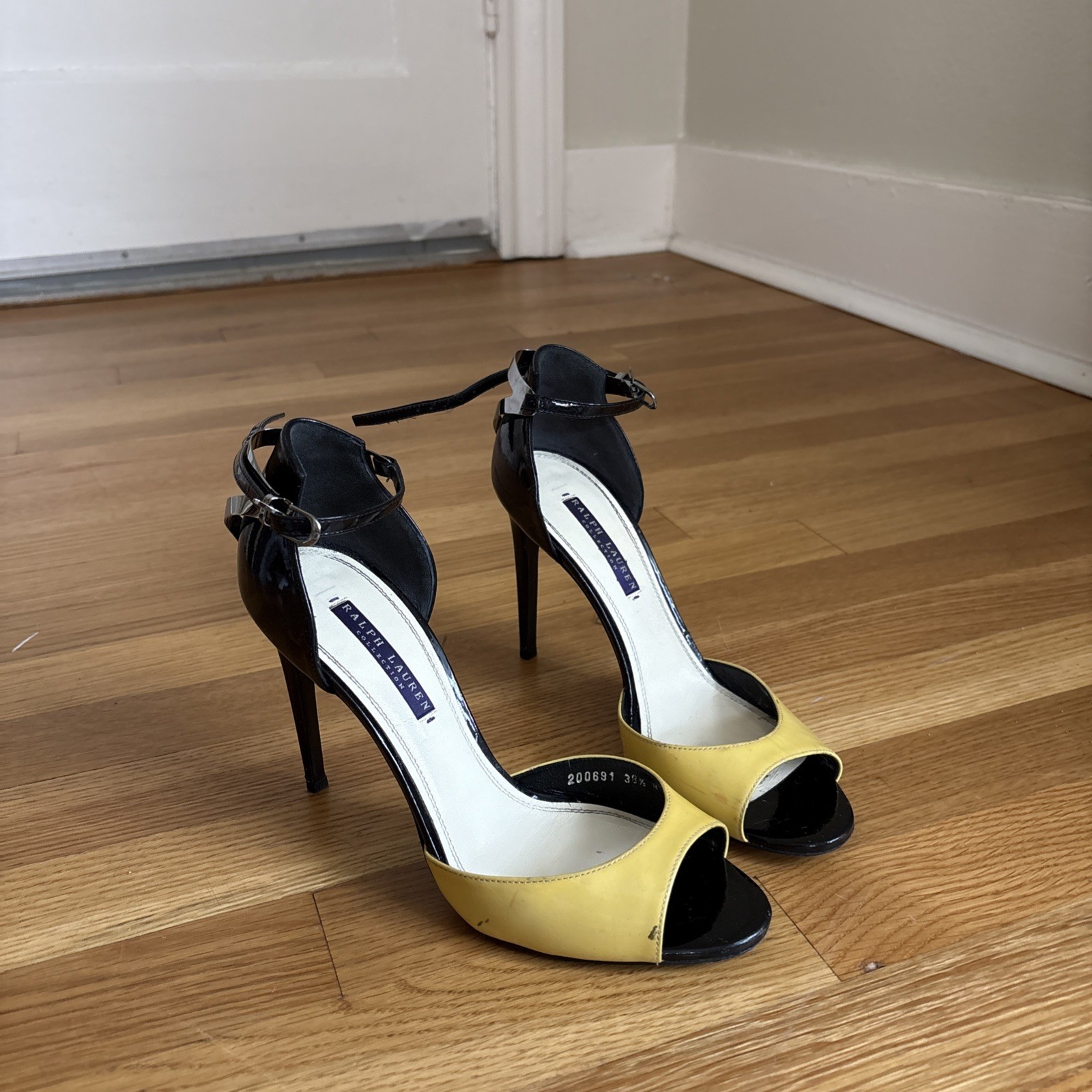 Ralph Lauren Purple Label Black Strap Patent Leather Heels Open Peep Toe 38.5