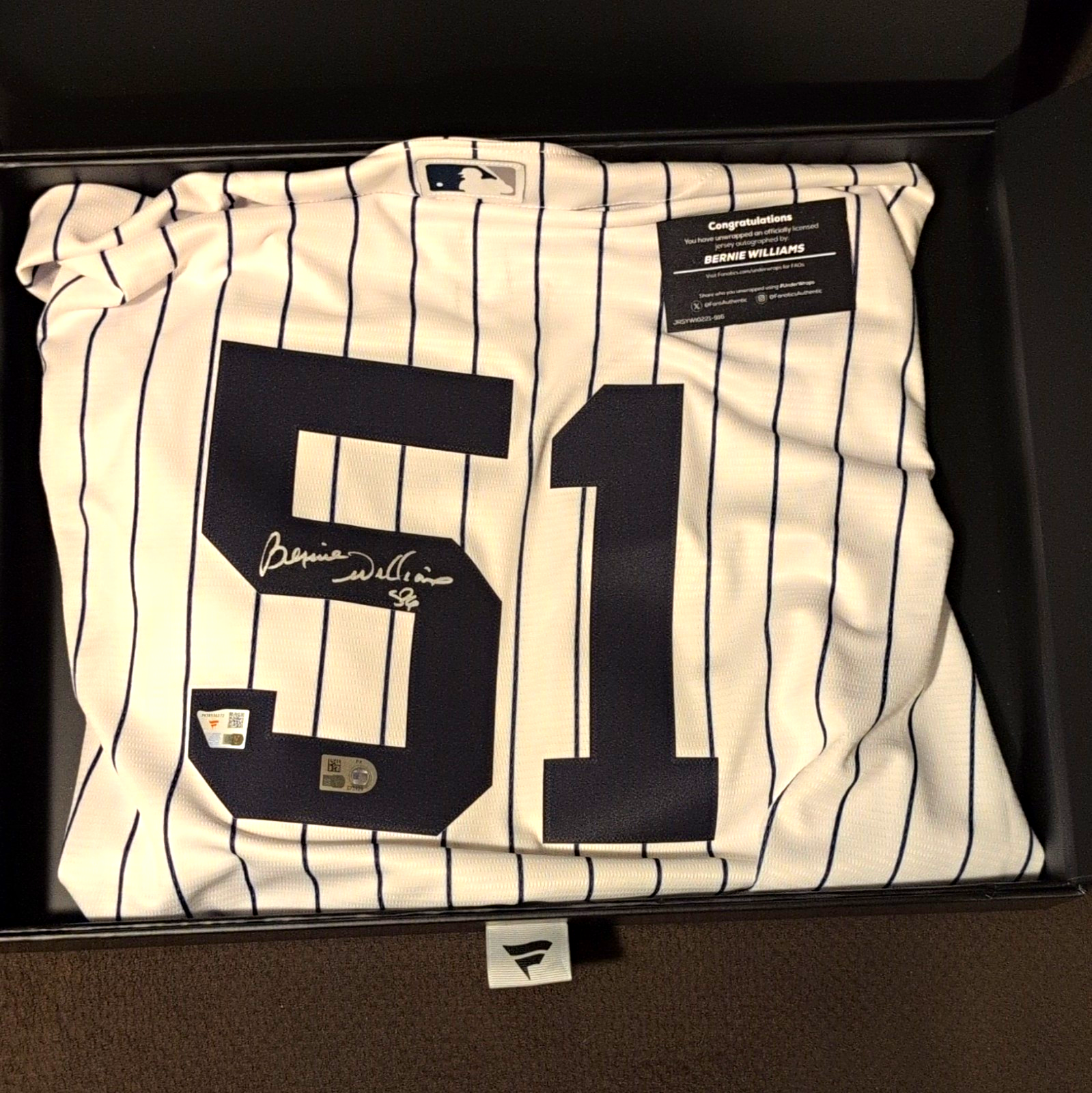Bernie Williams Signed NY Yankees #51 Jersey Under Wraps Fanatics Authentic