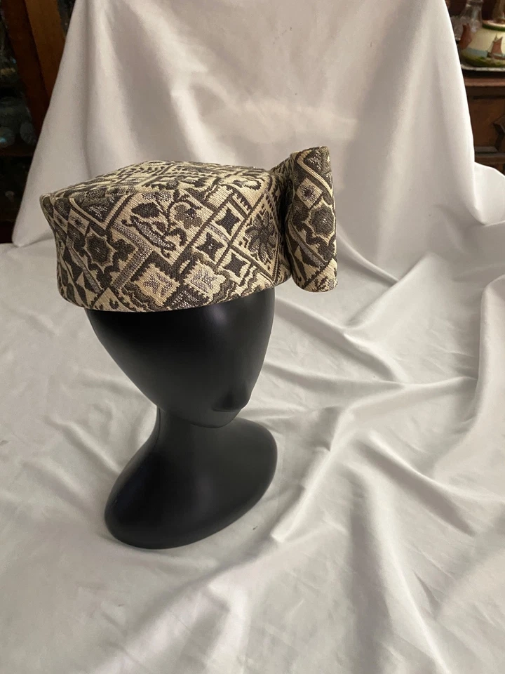 Sombrero Pastillero Vintage 50’s 60’s Mujer’s Tela Gris Negro Lazo Declaración Foto 4 de 4