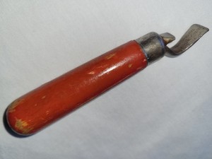 VTG Edlund Co Bottle Opener Green Wood Handle Pat Nov. 7 1933 Made in USA