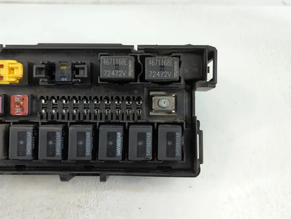 Jeep Commander 2009-2009 caja de fusibles caja de fusibles relé módulo punta 04692216aa PU04J Foto 4 de 4