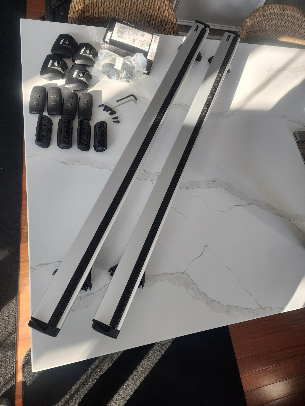 Thule ARB53 Aero Blade Roof Rack and Rapid Podium System Land Rover LR4