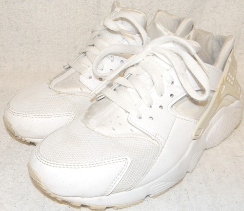 NIKE "Huarache" sneakers, retail $125, men's sz. 7M