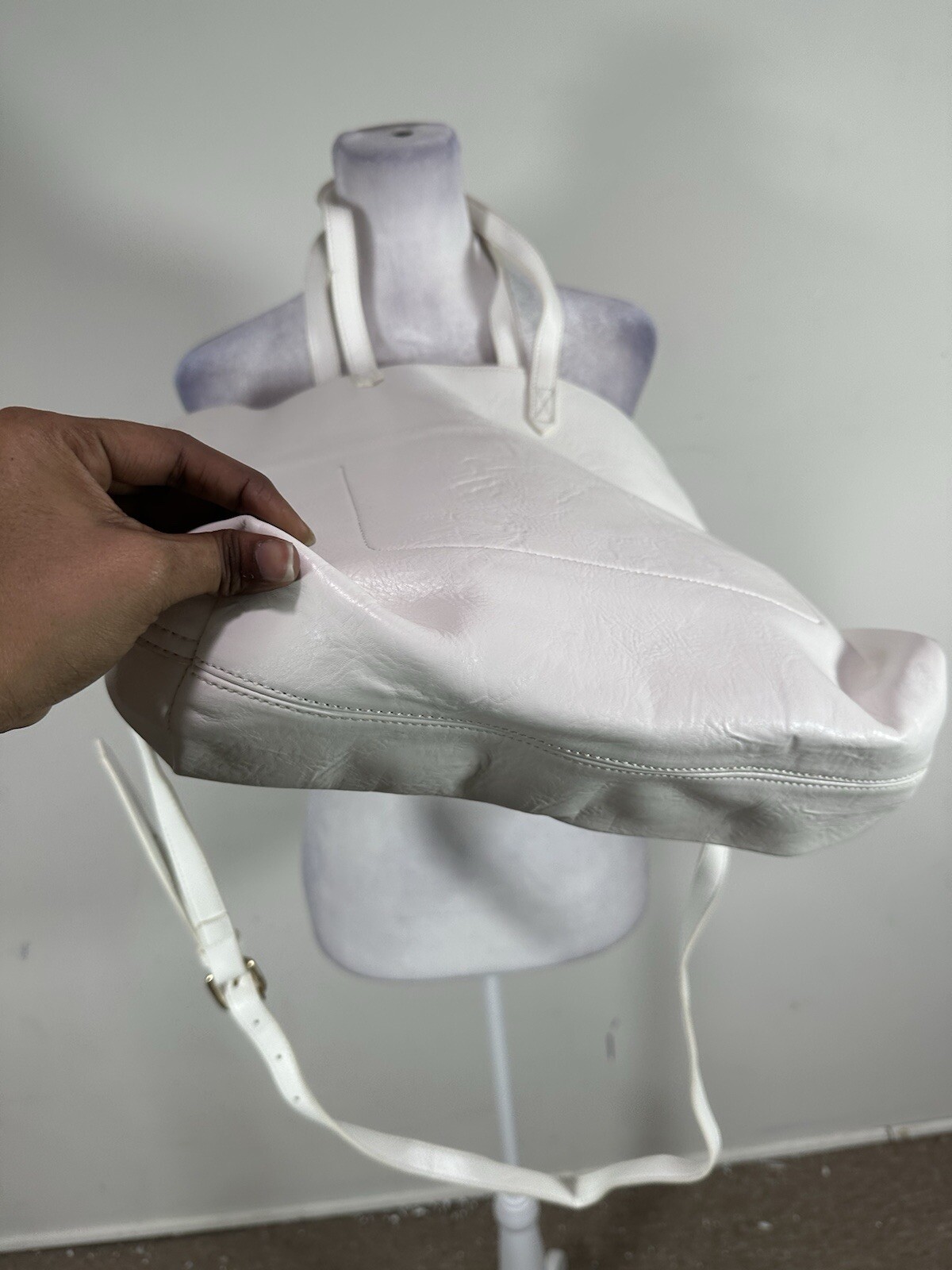 Women’s Solid White Colored Handbag - image 3