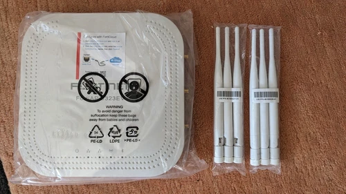 Fortinet FortiAP U323 EV NEU Unbenutzt inkl. Antennen WLAN WiFi PoE