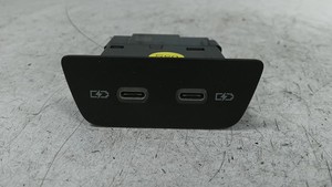 AUX/USB-ANSCHLUSS VW Golf VIII (CD1) Hatchback 1.5 TSI 16V (DPCA) 2021 2G6035954