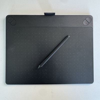 Wacom Intuos Art CTH-690 Medium Pen & Touch Drawing Tablet Pen Box Tested