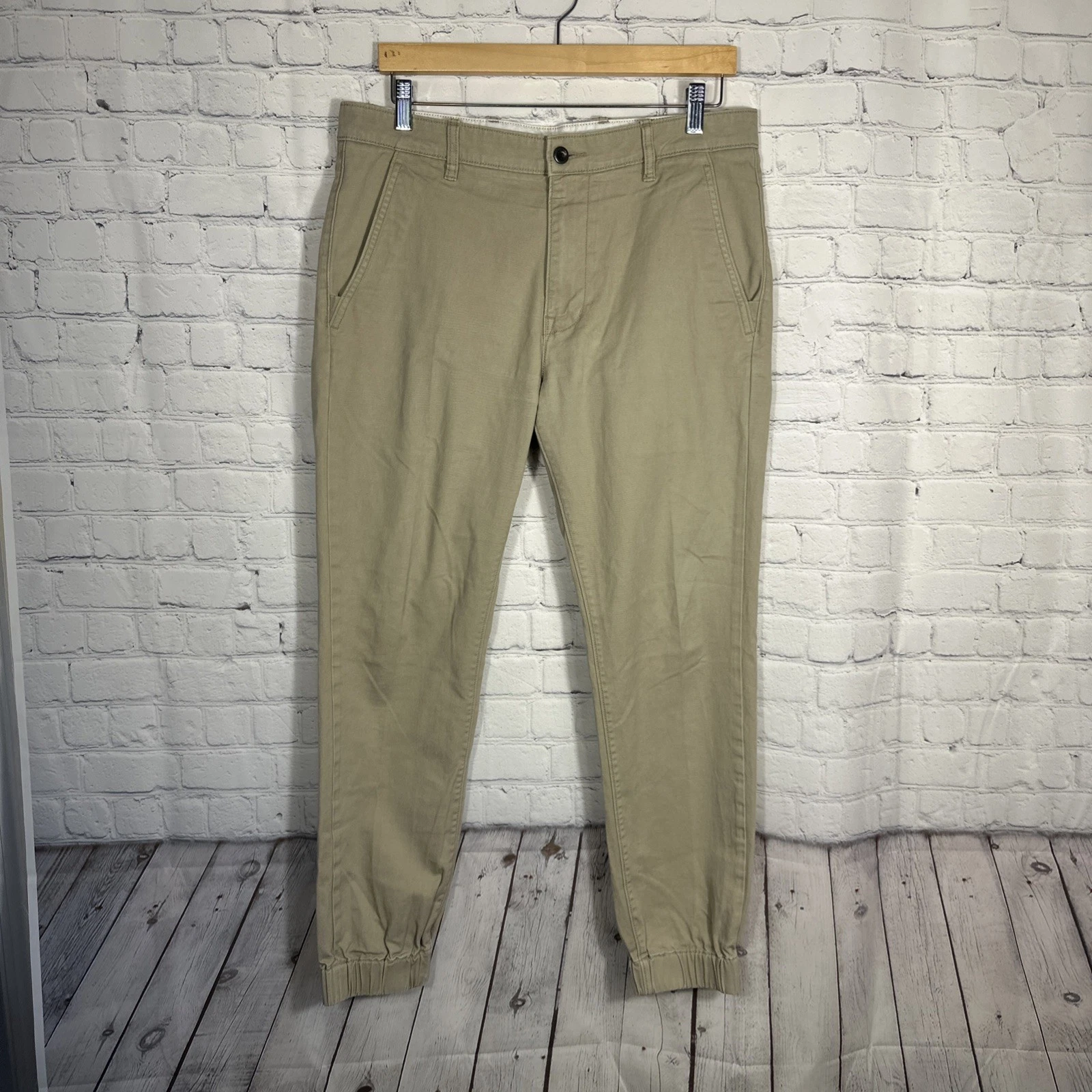 Levi's Men Pants 32x32 Tan Khaki Chino Jogger Elastic Cuff Pockets Mid Rise