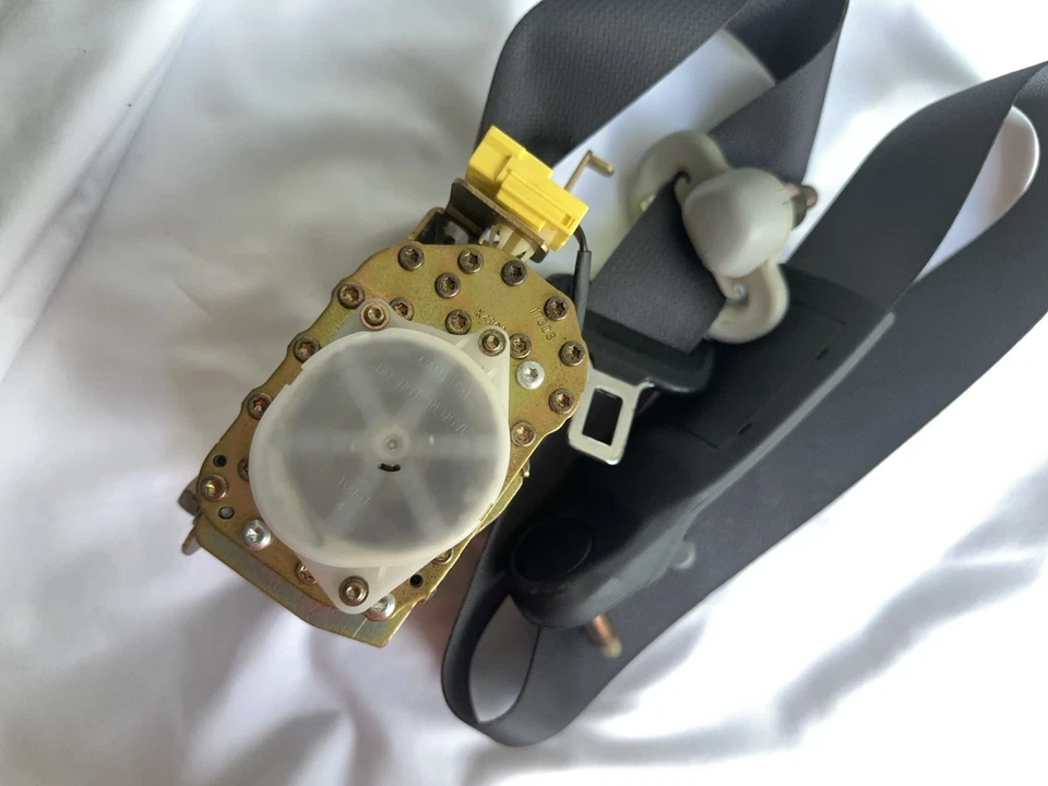 2003-07 HONDA ACCORD 2 DOOR COUPE DRIVER LEFT SEAT BELT RETRACTOR Black - Image 2 of 3