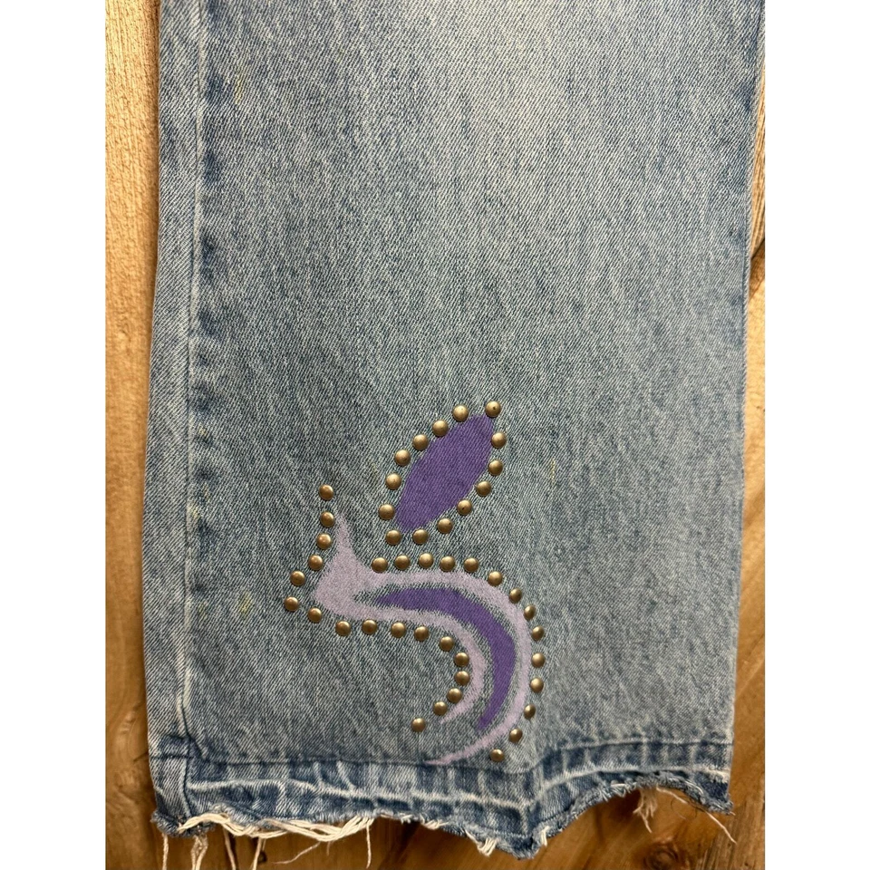 Pantalones de mezclilla de colección años 90 Londres para mujer talla 8 Snap Fly Y2K tachonados pintados sin bolsillos traseros Foto 3 de 4