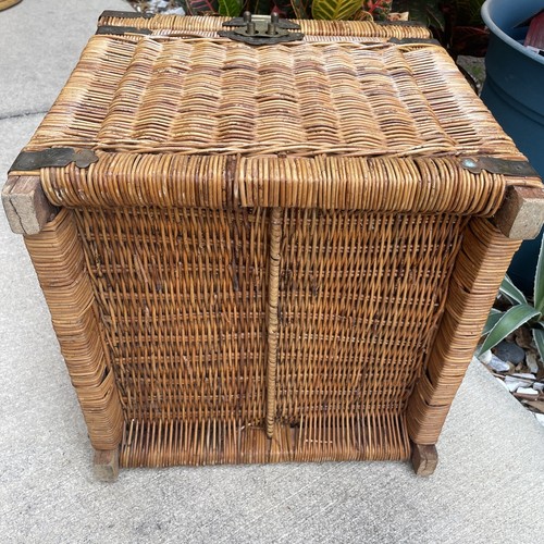 Vintage Wicker And Brass Rattan Chinoiserie Style Trunk Chest Footrest 16”Hx16”W - Picture 13 of 23