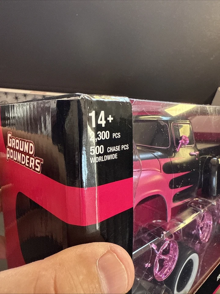 2025 M2 Model-Kit Ground Pounders 1:24 Chase 1956 Ford F-100 Custom in Pink - Image 4 of 4