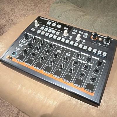 Arturia DrumBrute Impact Analog Drum Machine Sequencer USB MIDI DIN 1/4'' Out