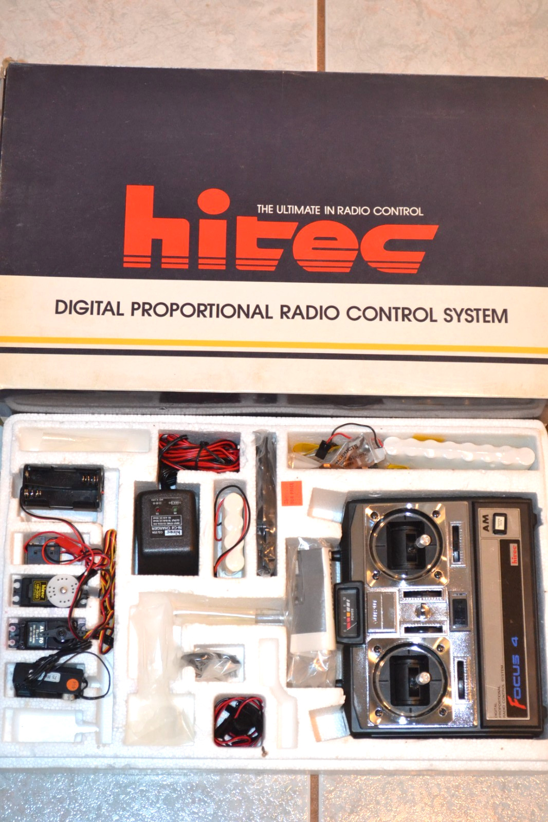 Hitec Digital Proportional Radio Control System Focus 4 AM NEW!