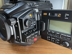 Blackmagic Ursa Mini Pro 4.6K G2 EF MOUNT + top handle + V-mount plate
