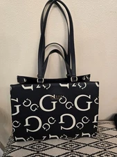 guess purse  tote bag white and black 