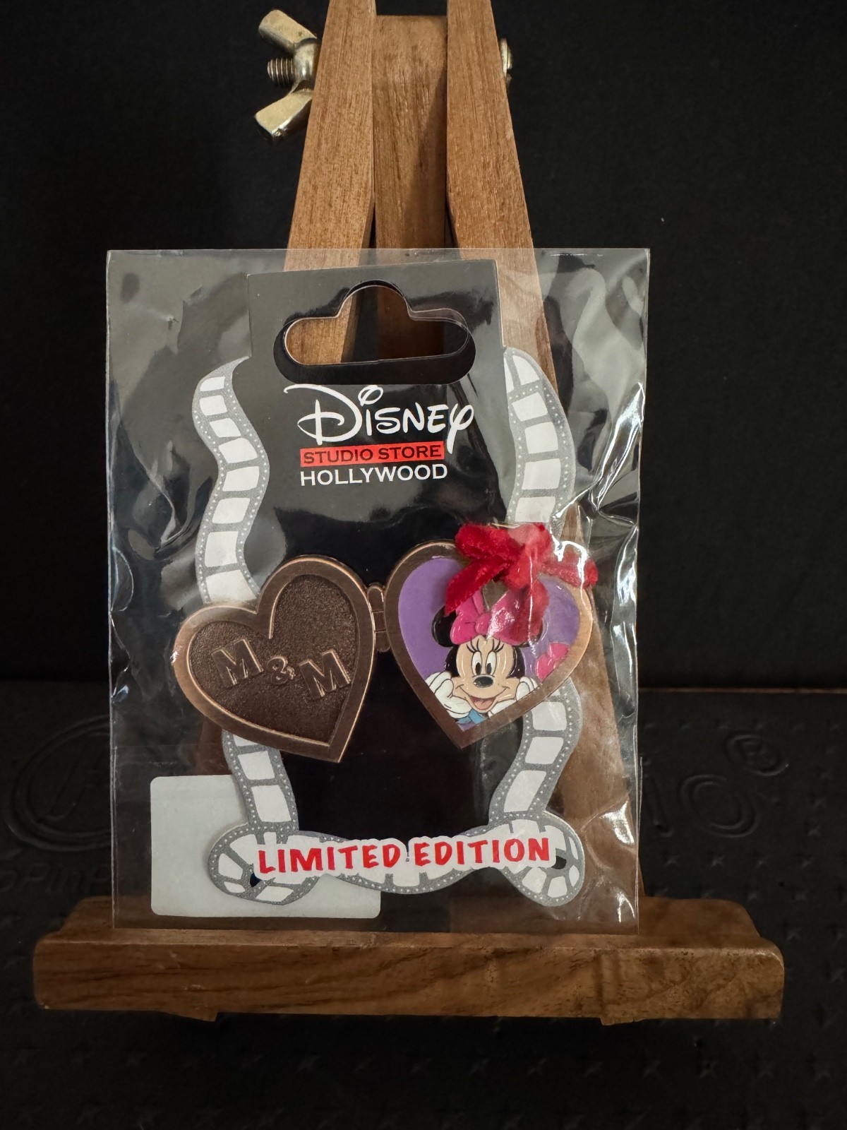 DSSH Disney Studio Store Hollywood Love Lockets Minnie Mouse LE 400 Pin