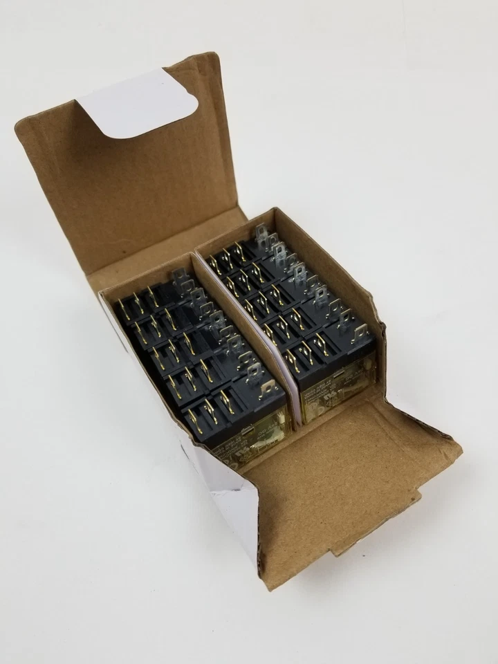 10 pcs IDEC RJ1S-CLD-D24 General Purpose Relay SPDT 12A 24VDC NEW - Image 2 of 4