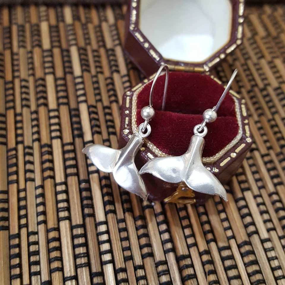 Vintage 925 Sterling Silver Earrings, Whale Tail Dangle, Schube Dakota West — 第 2/4 张图片