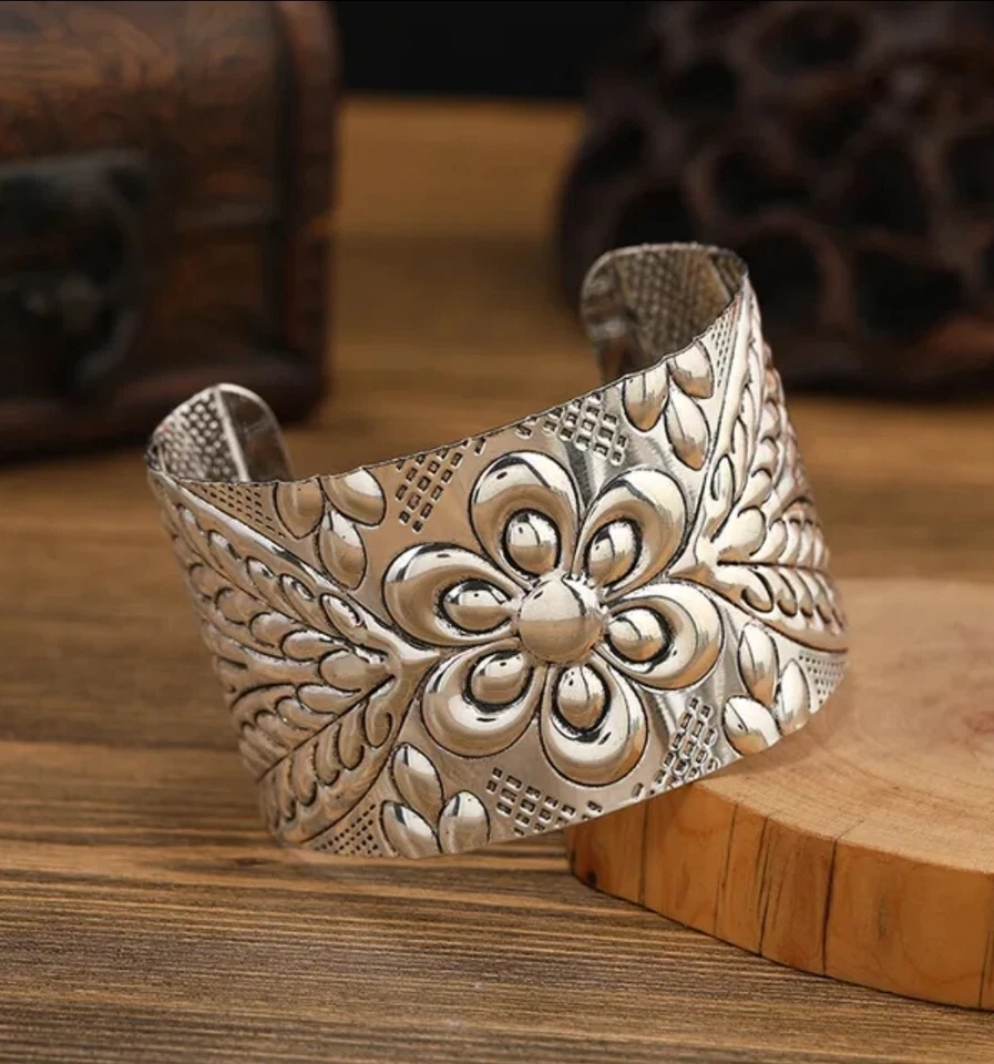 Brazalete ancho vintage de flores de joyería de moda para mujer color plata Foto 2 de 2