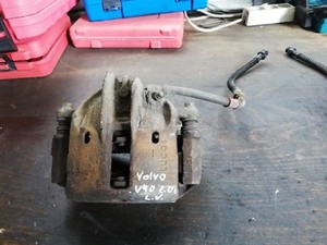 VOLVO V40 VW 2.0 100KW Bremssattel vorne links Lucas Bremszange + Bremsleitung