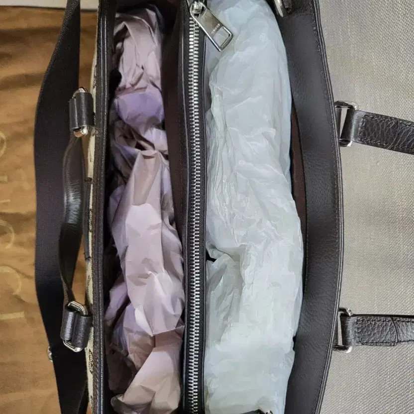 Gucci GG Supreme Canvas Shoulder Bag, Excellent Condition thumbnail 4