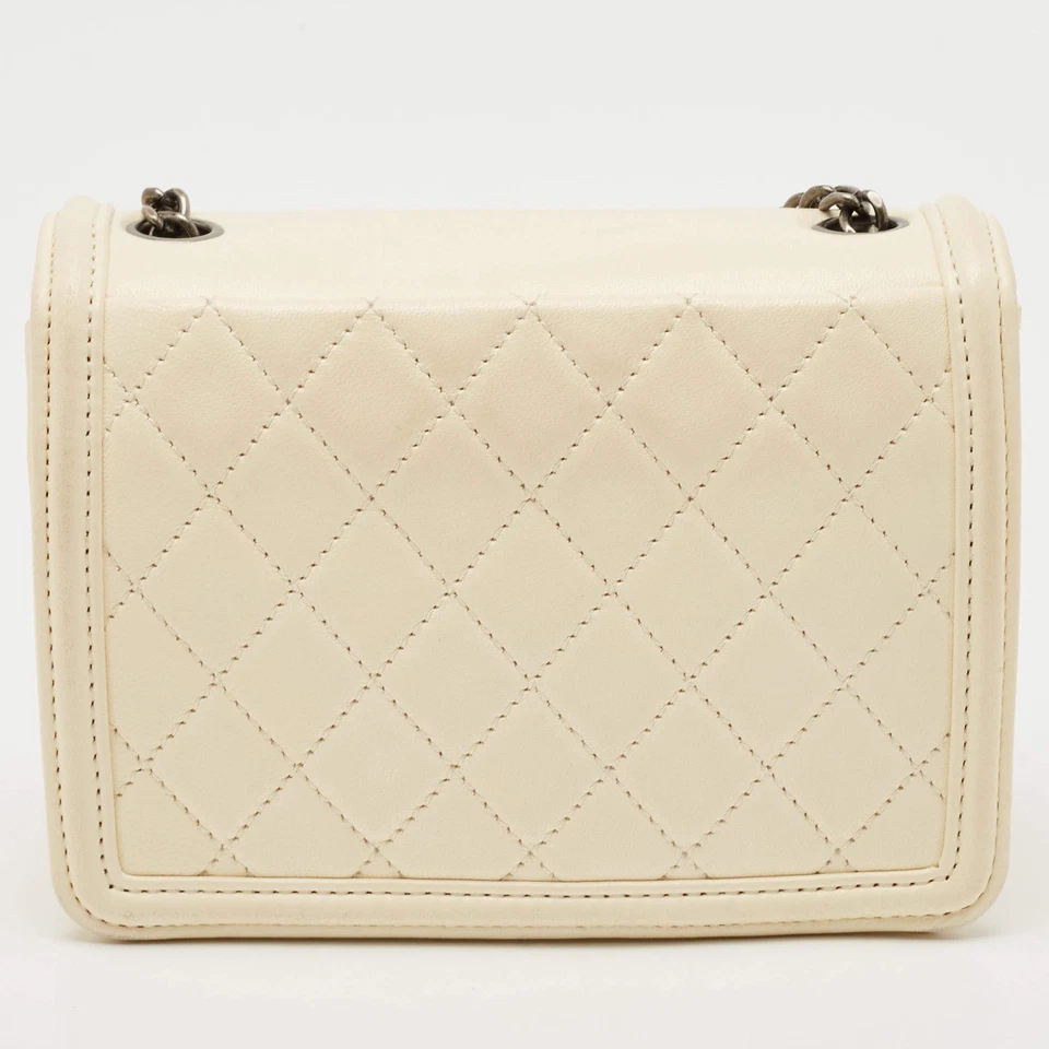 Bolso Chanel Off White Acolchado Cuero y Plexiglás Mini Niño Ladrillo Solapa Foto 4 de 4