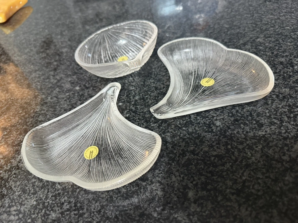 Hoya de Japón Juego de 3 Platos de Vidrio/Abarrita. Dos hojas 1 cebolla. Foto 3 de 4