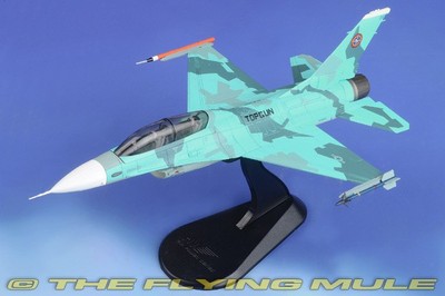 Hobby Master 1:72 F-16B Fighting Falcon USN NSAWC