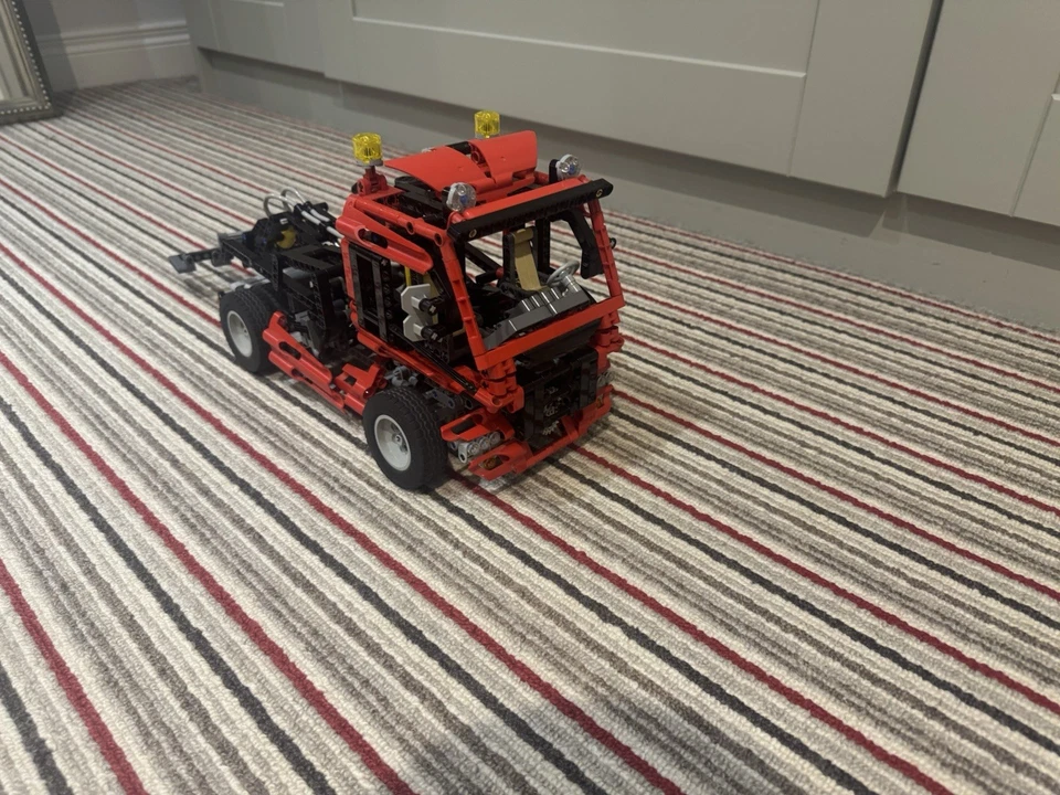 LEGO Technic 8436 Truck, photo 2 of 5