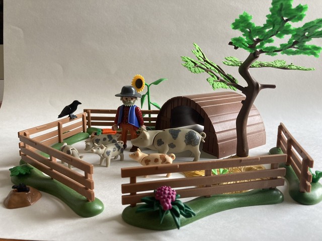 playmobil pig pen