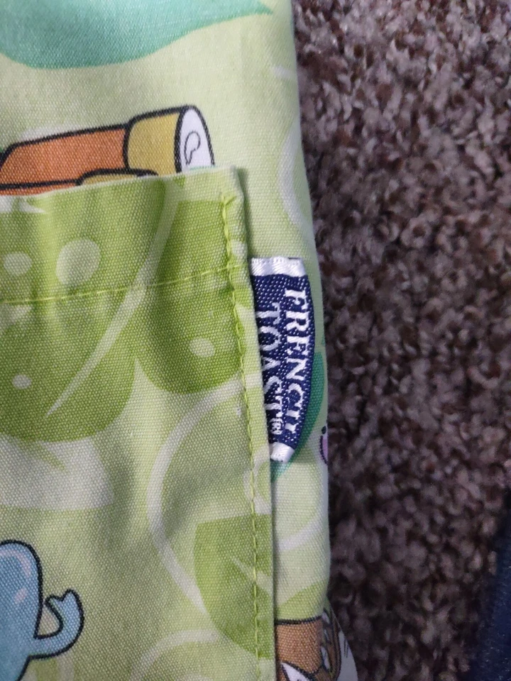 Scrub HQ-Woman V-Neck Scrub Top-Size Large-Green Lulu/Tubby Design-Style 4700 - Image 3 of 4