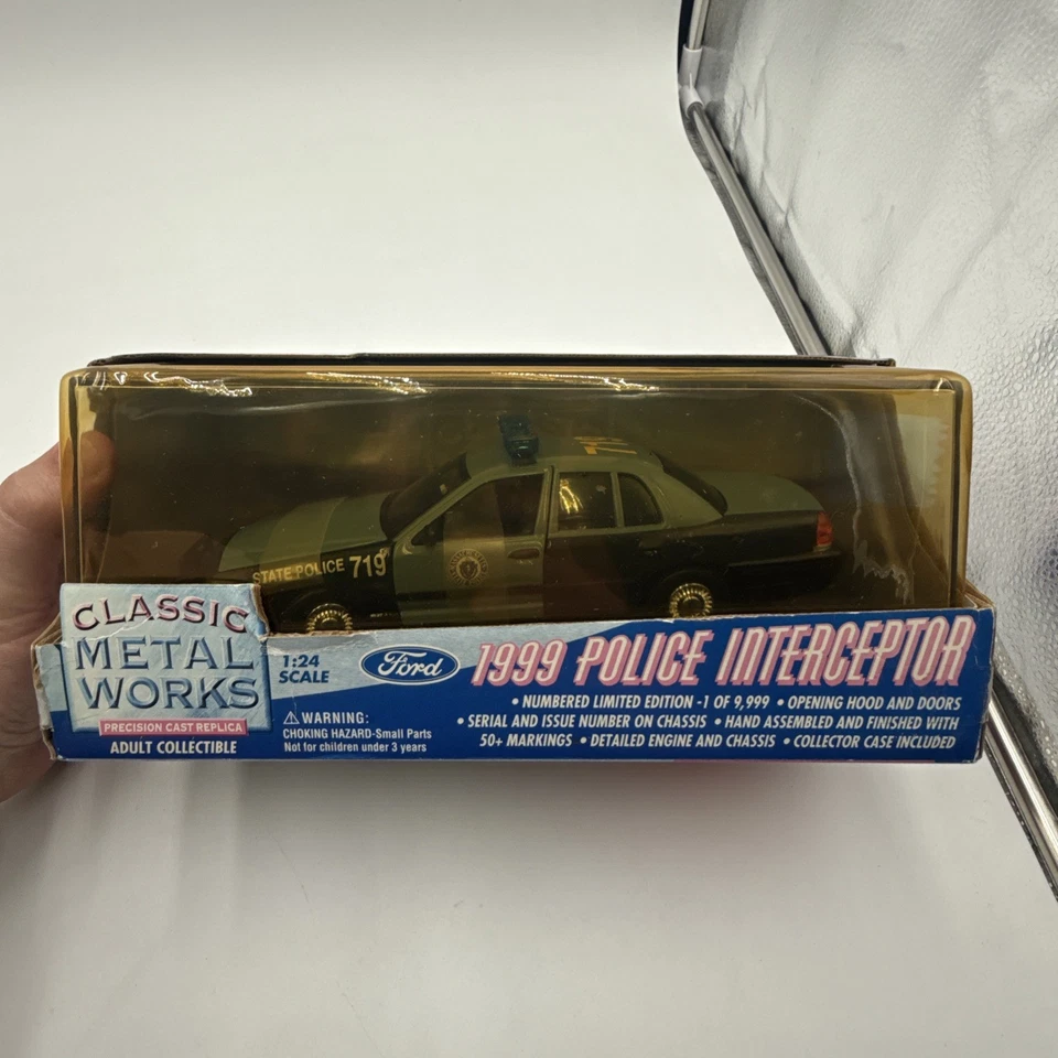 CLASSIC METAL WORKS MASSACHUSETTS STATE POLICE DIECAST CAR 1:24 SCALE - SEALED! - Image 2 of 4