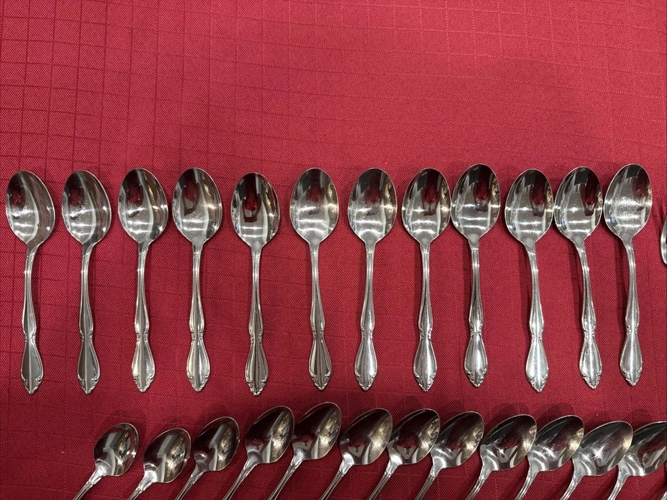 BERKLEY SQUARE Stainless By Oneida Glossy 66pc Service For 12 With 6pc Serv Set - Image 2 of 4