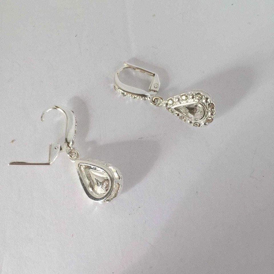 Avon 2010 Illiana Luxury Leverback Pierced Earrings Pear Cut Silver Tone - Image 2 of 4