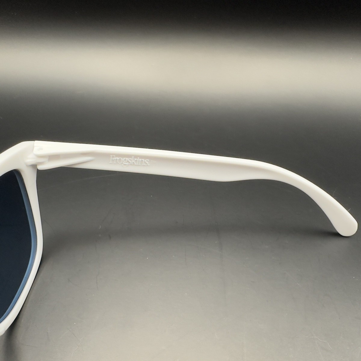 Oakley Frogskin Polished White w/ Ruby Iridium Lenses | eBay Oakley Frogskin Polished White w/ Ruby Iridium Lenses | eBay