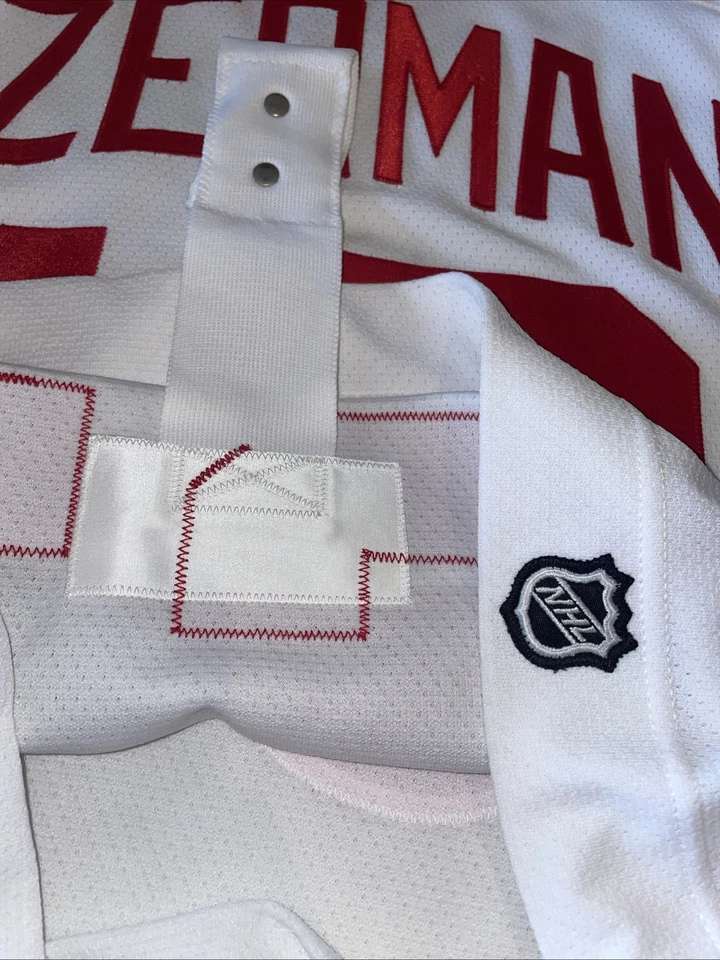 Camiseta deportiva auténtica Steve Yzerman Detroit Red Wings Reebok 6100 limpia para hombre 46 micrófonos Foto 4 de 4