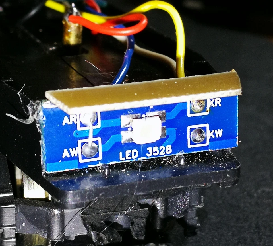 KIT premontato LED SMD 3528 Rosso/Bianco - Cambio Luci Loco H0 - DCC - Immagine 4 di 4