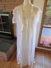 VTG 2 piece Peignoir set Robe/Nightgown Bridal Val Mode Nylon Lace Chiffon USA M