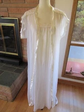 VTG 2 piece Peignoir set Robe/Nightgown Bridal Val Mode Nylon Lace Chiffon USA M