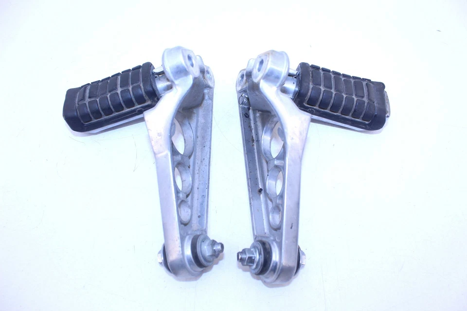 Honda Magna 700 1986 OEM estriba de pasajero trasero con soportes R5,Bx31 Foto 4 de 4
