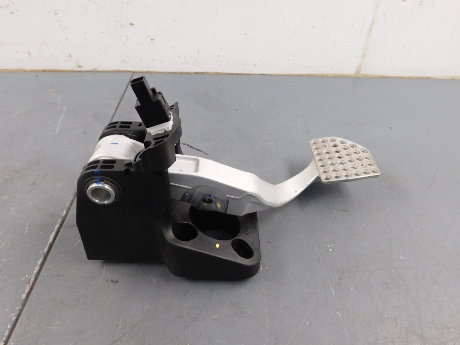 2015 11 12 13 14 16 Ferrari FF Brake Pedal Assembly #7170 J1