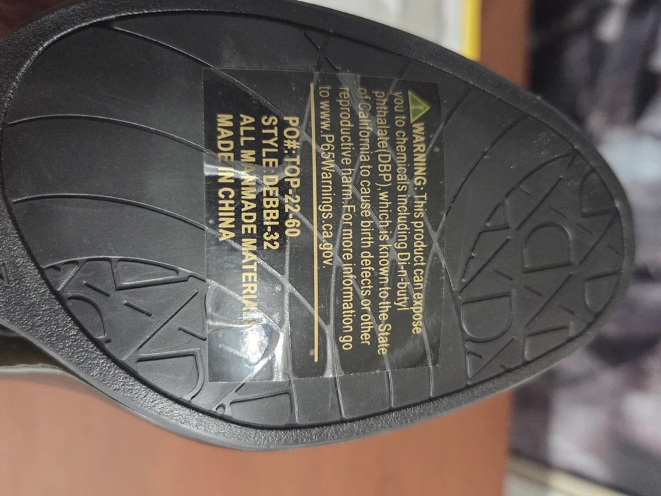 Zapato de vestir gatito de charol negro talla 7 tacón de 1 y 1/2 pulgada Foto 3 de 4