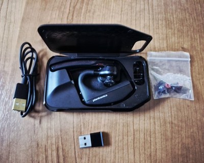 Plantronics Voyager 5200 UC.  Ohrbügel Headset inkl. Ladestation