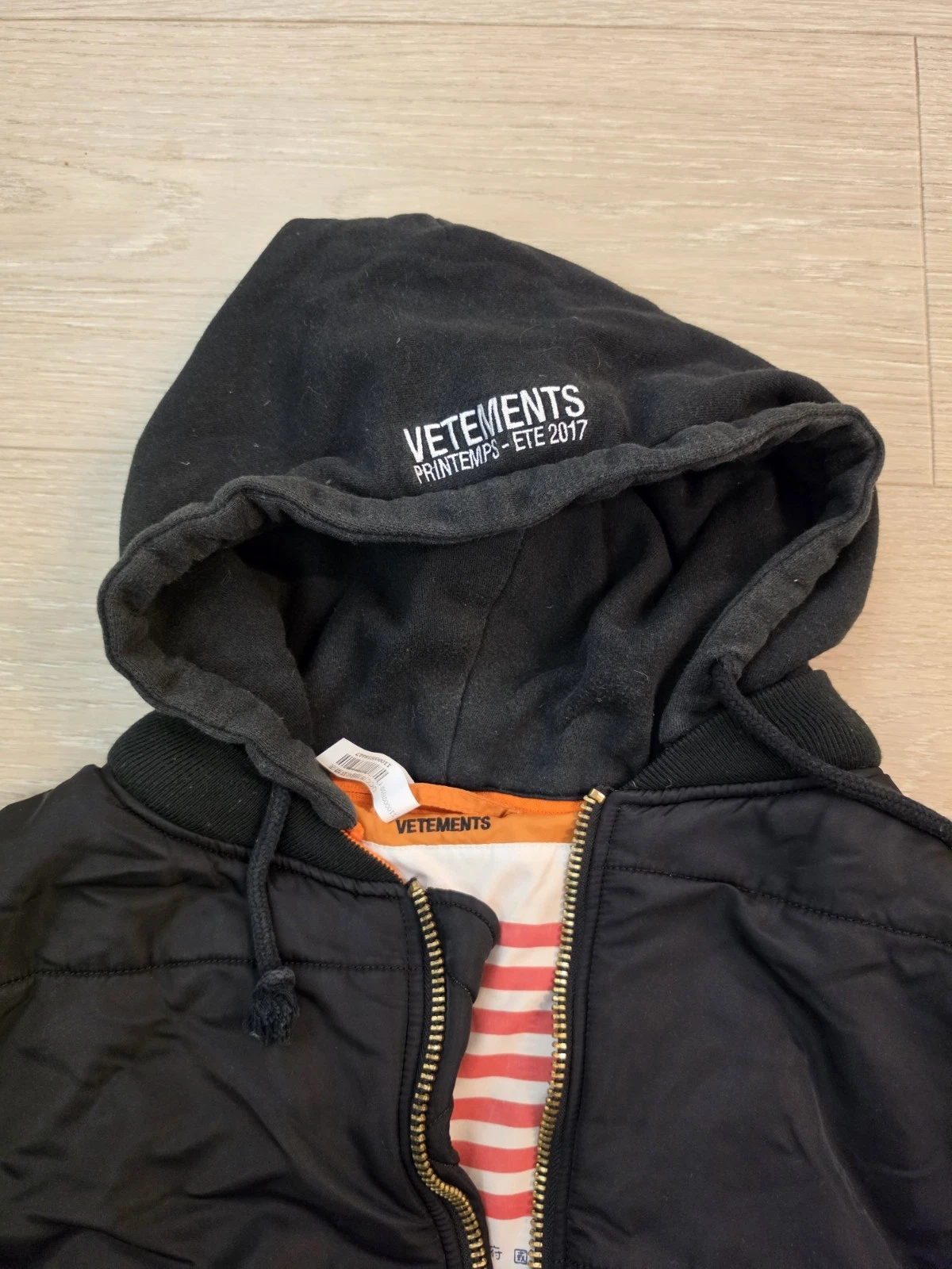 RARE! Vetements X Alpha Industries Cropped Bomber Jacket Size L - product detail image 5