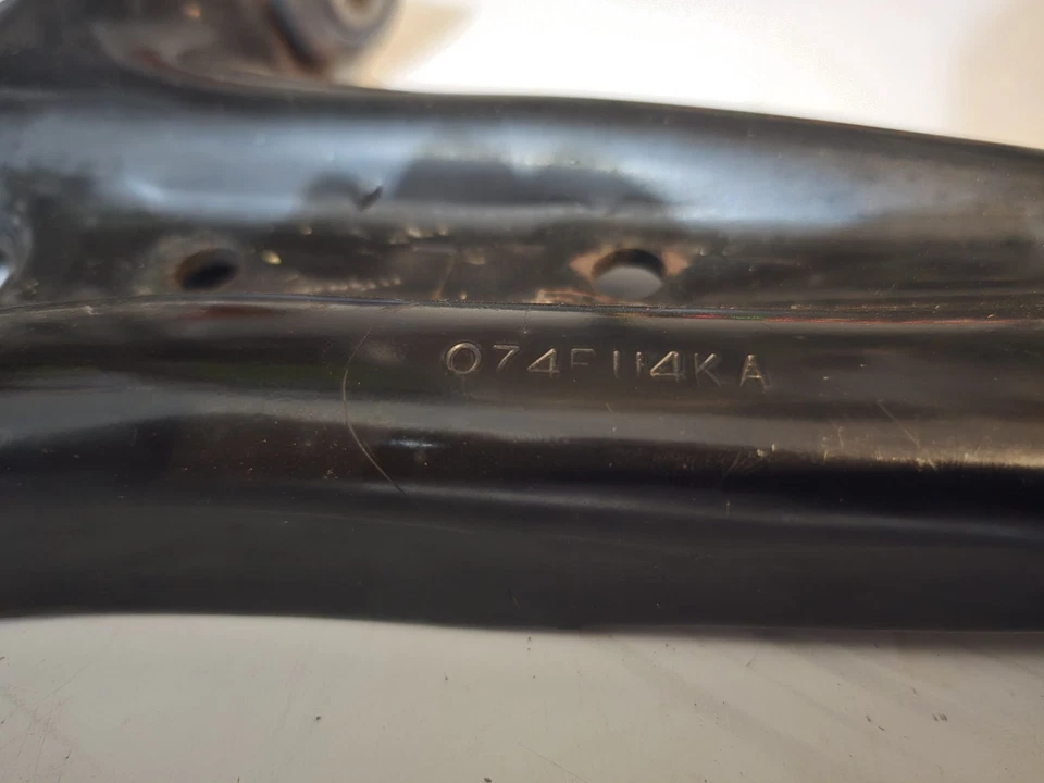 Brazo de control inferior delantero izquierdo Ford Fiesta 2011-2019 OEM AE813051AF Foto 4 de 4